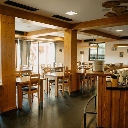 Kubova Huť Hotel Kristian מראה חיצוני תמונה