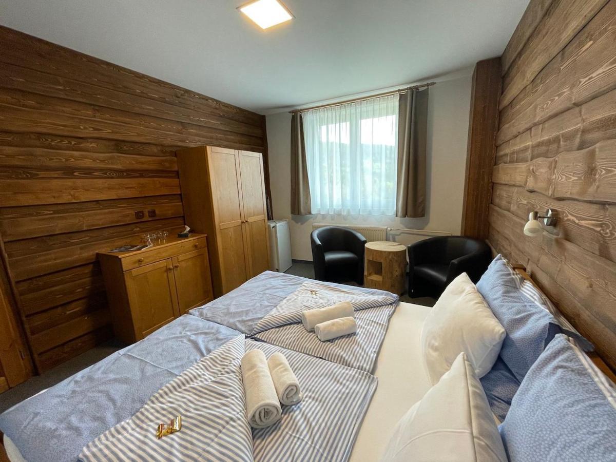 Kubova Huť Hotel Kristian מראה חיצוני תמונה