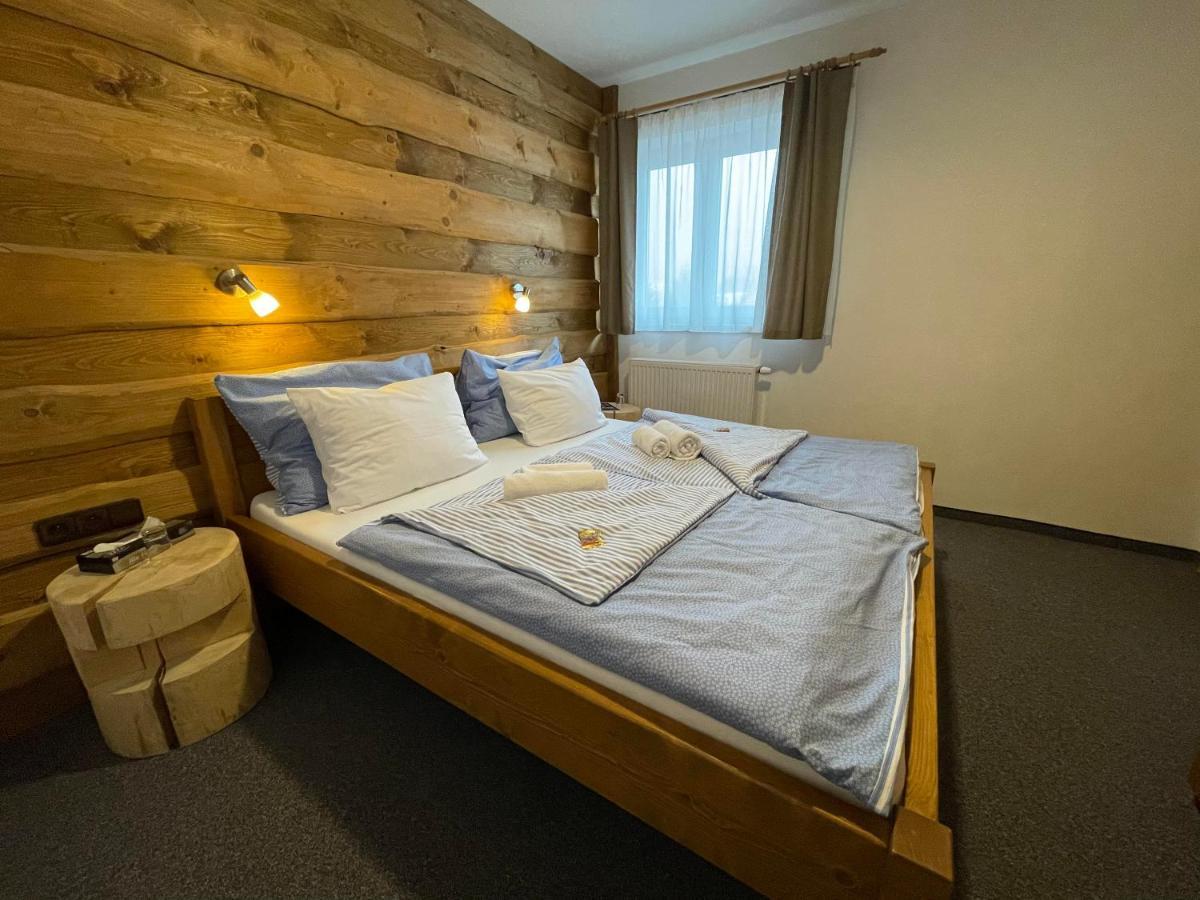 Kubova Huť Hotel Kristian מראה חיצוני תמונה