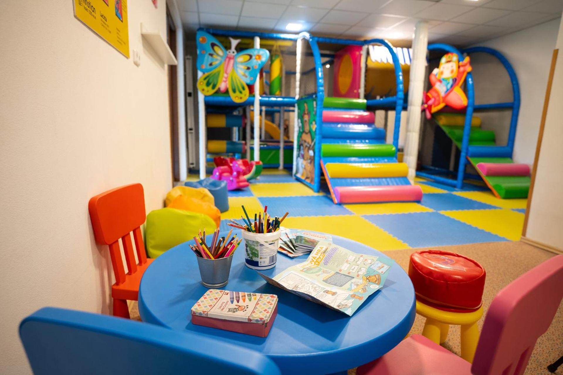 Kubova Huť Hotel Kristian מראה חיצוני תמונה