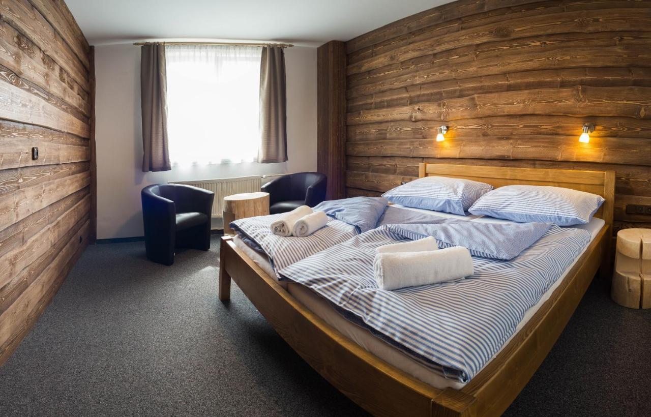 Kubova Huť Hotel Kristian מראה חיצוני תמונה